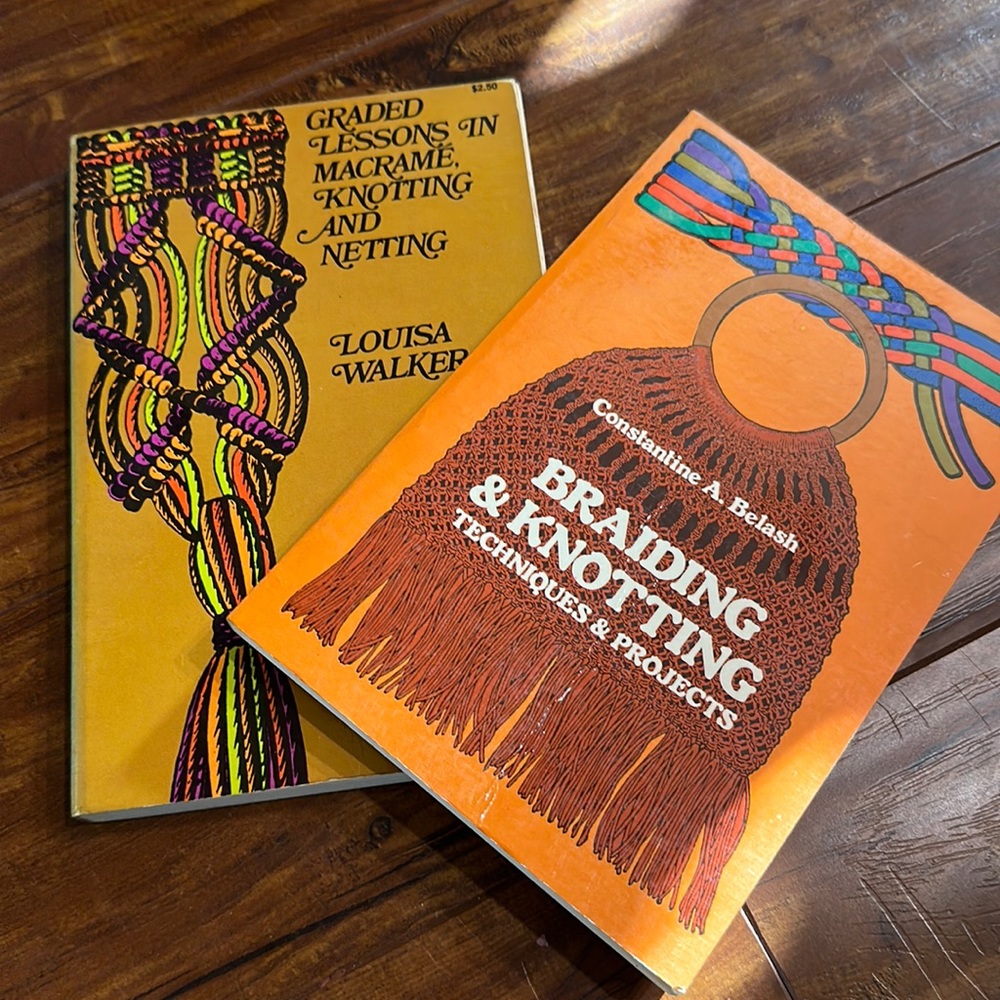 Graded Lessons in Macramé, Knotting and Netting Louisa Walker & Braiding +‎